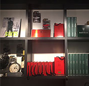 (ベテランフィッターによる安心の採寸)